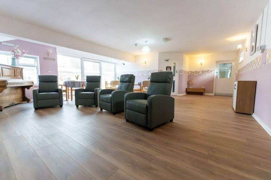 Renovated former care home in Westbury Wiltshire with 28 beds and three first-floor flats Photo 2