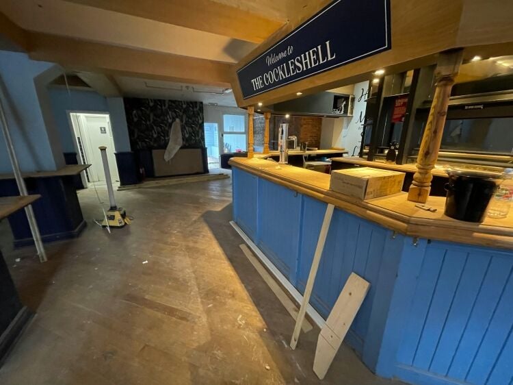 Freehouse Pub Bar Eatery for Sale in Poole Dorset with Patio Beer Garden Photo 2