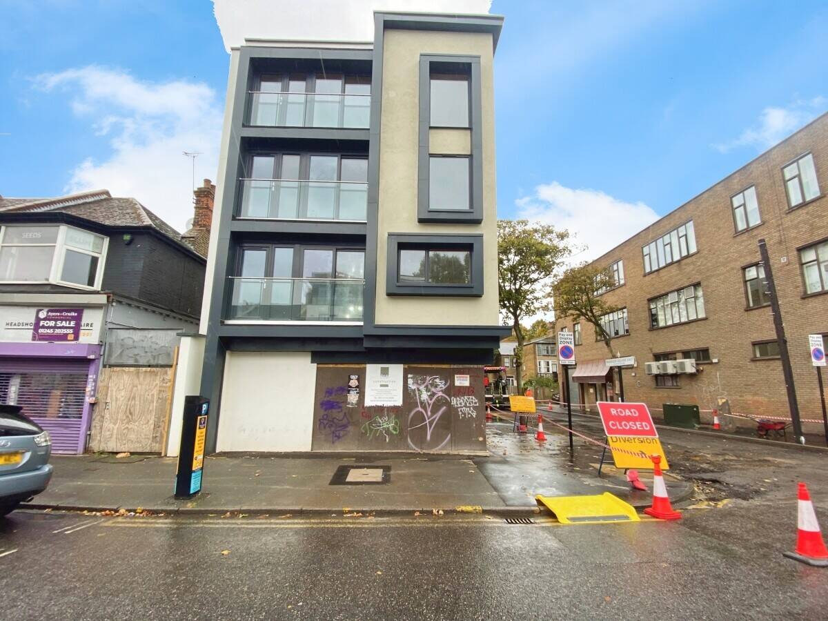 Corner Retail Unit for Sale on Southchurch Road in Southend on Sea, Essex, 956 sqft Available Photo 1