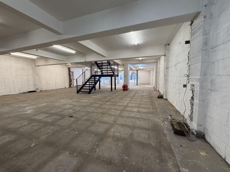 The property comprises a substantial retail unit extending to approximately 3,526 sq ft. Photo 2