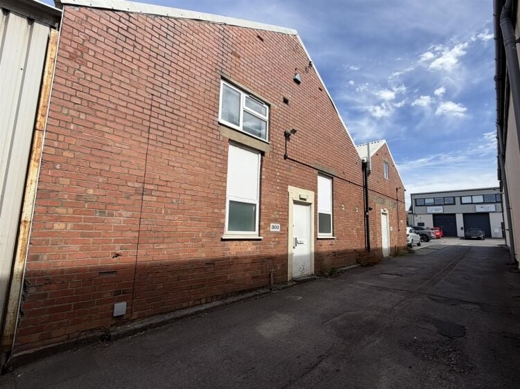 Double Fronted Industrial Unit for Sale in Bristol with Yard and Parking Facilities Photo 2