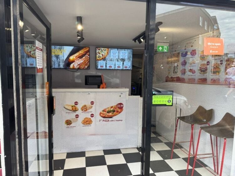PROFITABLE PIZZA TAKEAWAY BUSINESS WITH HUGE POTENTIAL FOR SALE IN ESSEX/ Ref: CS0788 Photo 2