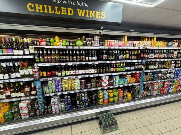 Refurbished Convenience Store for Sale in Poole, Dorset with 2500 sq.ft Retail Area Photo 2