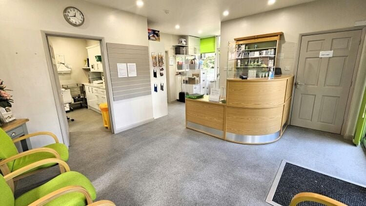Standalone Medical Unit for Sale in Central Ferndown, Dorset, 538 sq ft with Parking Spaces Photo 2