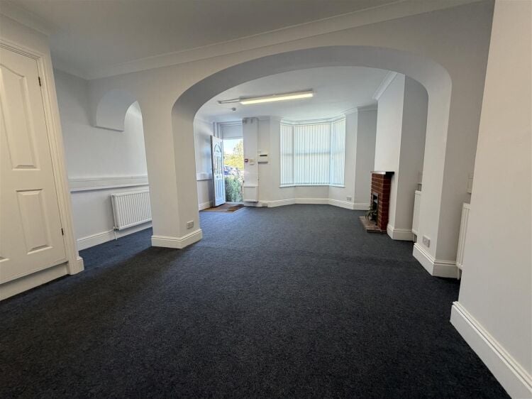 Recently redecorated offices available in Portishead Somerset, offering 537 sq ft of flexible space Photo 2