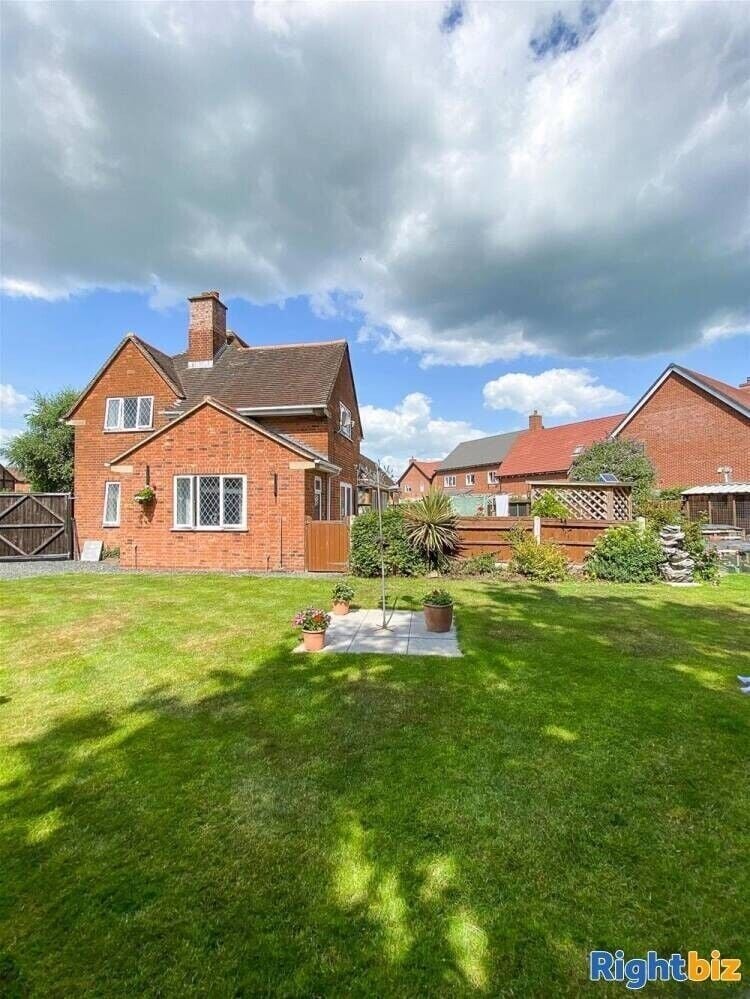 Detached 3-Bedroom Property with Established Cattery for Sale in Staffordshire Photo 2