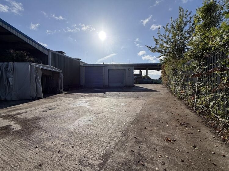 An end of terrace industrial unit measuring approximately 4,030 ft² (374.4 m²) with additional mezzanine storage. the unit benefits from a s Photo 2
