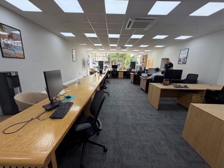Retail/office investment opportunity in Bristol's Clifton with 1,700 ft² of leased space Photo 2