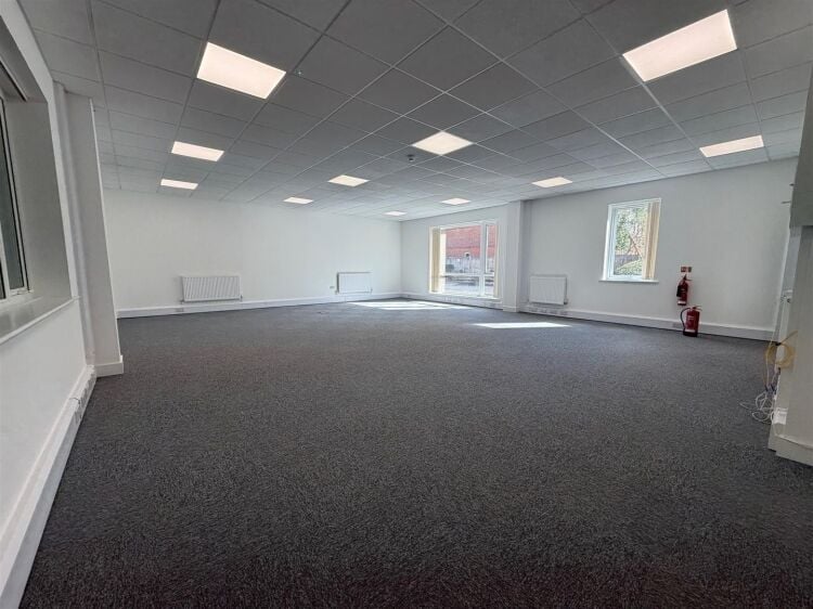 Modern Ground Floor Offices for Sale in Speedwell, Bristol with Two Parking Spaces Photo 2