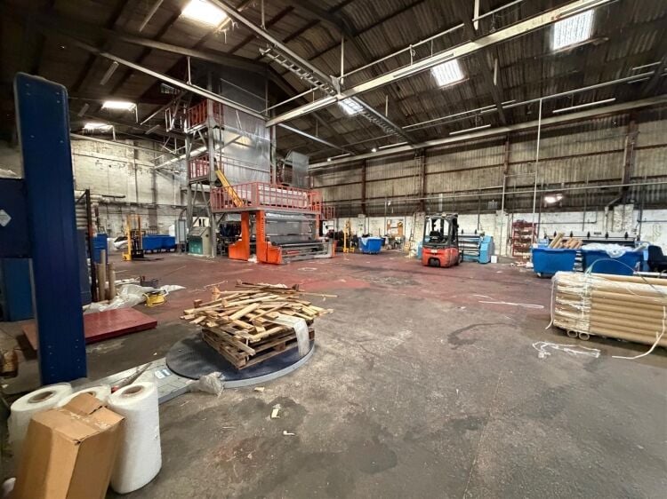Industrial unit for sale in Bristol with offices and parking space available from November 2026 Photo 2