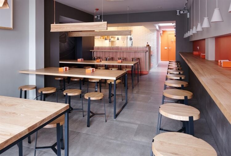 A rare opportunity to purchase a restaurant lease located in a prime trading position on north street. the restaurant is very well presented, measurin Photo 2