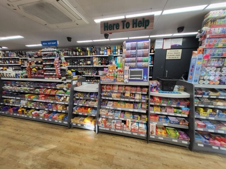 Refurbished convenience store for sale in Hornchurch East London with potential for expansion Photo 2