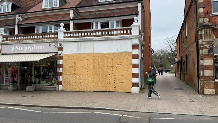 Retail Unit for Sale in Fleet Hampshire Near The Hart Shopping Centre Photo 2