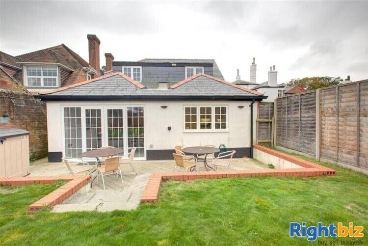 Stunning Coastal Holiday Homes with Potential for Guest House Conversion in Gosport, Hampshire Photo 2