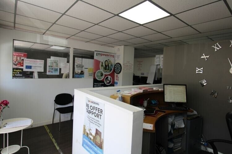 Prime Business Opportunity on Busy Dallow Road, Luton with Potential for Expansion Photo 2