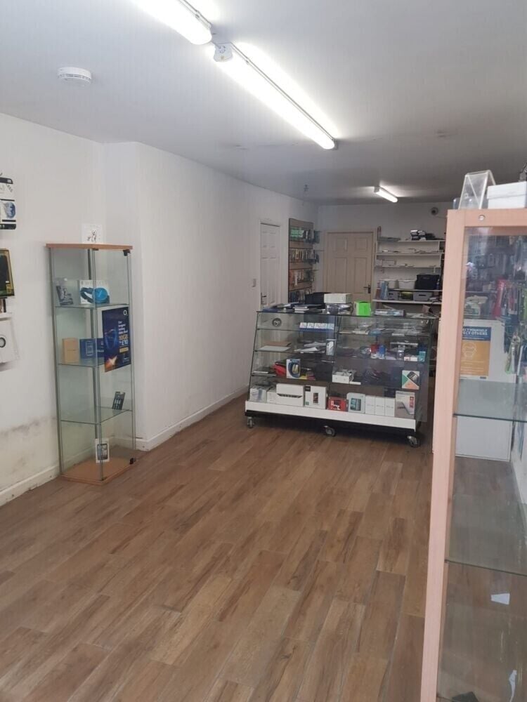 Prime Commercial Property in Lancaster for Established Mobile Phone Business Photo 2