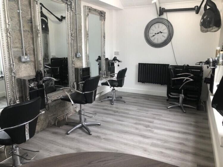 Prime Investment Opportunity: Freehold Hair Salon in St Cleer, Liskeard Photo 2