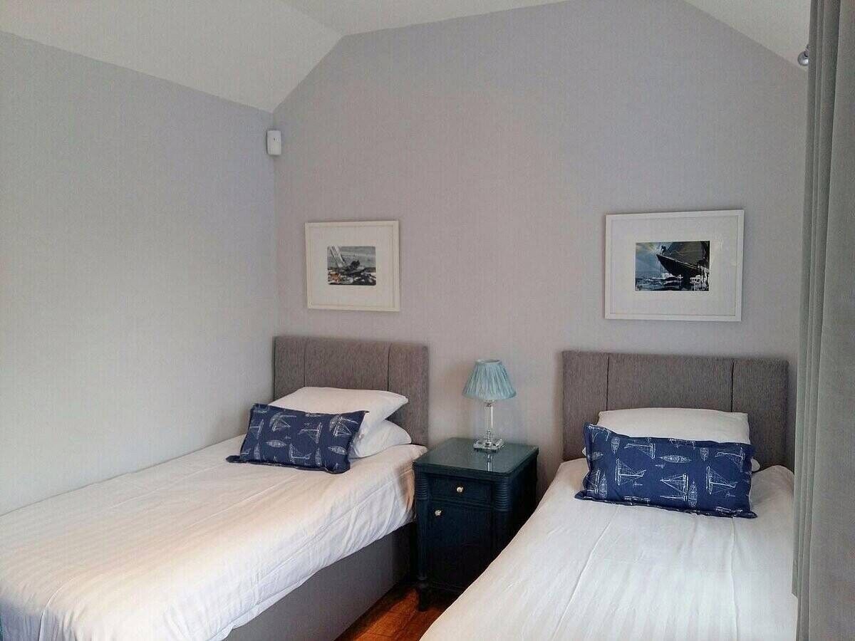 Essex Property: Six Bedroom Guest House & Three Bedroom Family Home in Central Colchester Photo 2