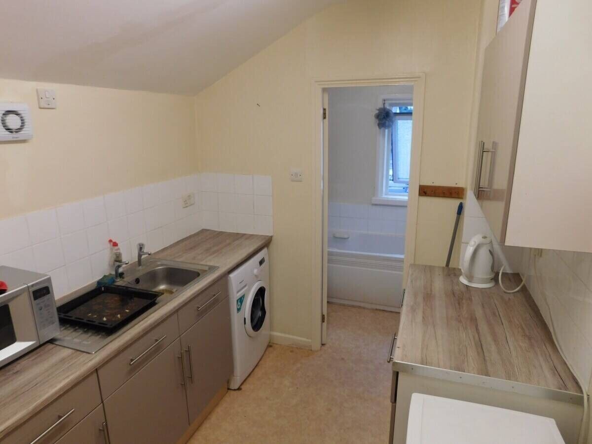 Prime Commercial Mixed-Use Property in Tilehurst - Ground Floor Shop and One Bed Flat Above Photo 1