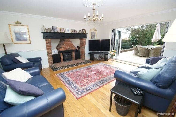 Spacious Family Home in Farnham with Approved Plans for Commercial Swimming Pool Photo 2