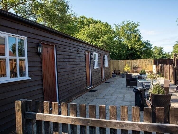 Public House Investment Opportunity in Hawkenbury Kent, Large Garden & Car Park Photo 2
