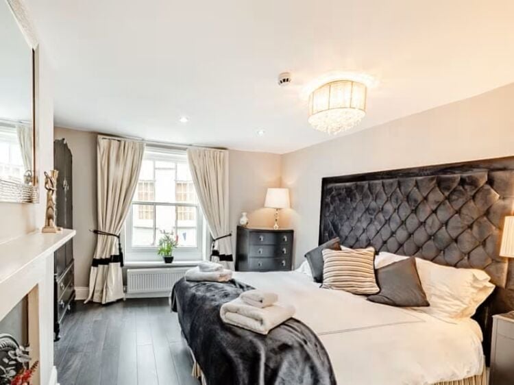 Prestigious Freehold Investment Property in Hexham Northumberland for Sale Photo 2