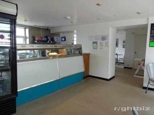 Brierfield Investment Gem - Fully Let Takeaway, Cafe, and 2-Bedroom Flat Photo 2