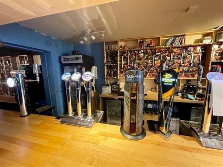 Prime Hull Investment Property with Pub, Music, and Boxing Venues For Sale Photo 2