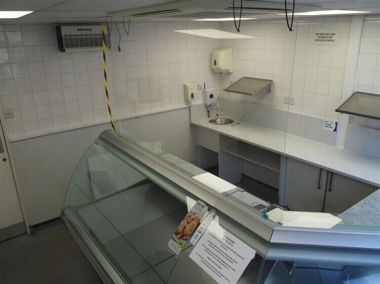 Prime High Street Retail Shop for Sale in Heart of Thirsk, North Yorkshire Photo 2