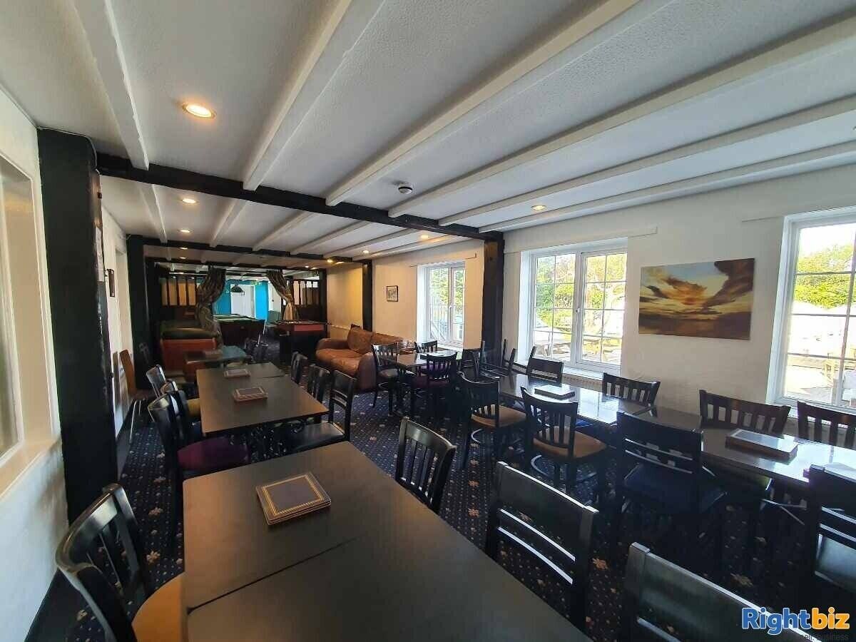 17-Bedroom Hotel and 5 Self-Contained Apartments in Desirable Newquay Cornwall Photo 2