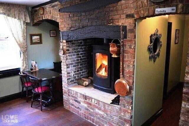 Prime Hampshire Freehold Property with 4 Double Bedrooms for Sale Photo 3