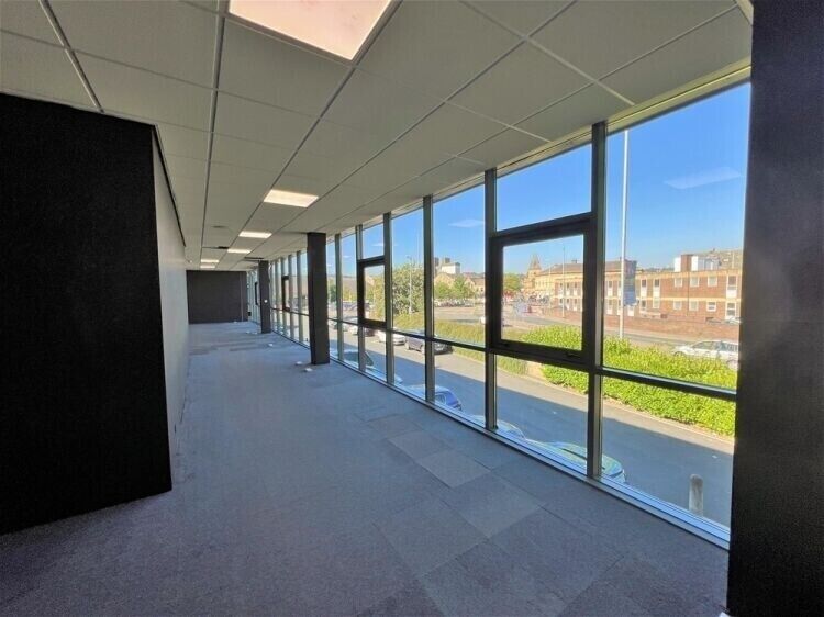 Prime Showroom Premises Available in Brighouse Town Centre, Ideal for Varied Uses Photo 3