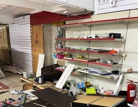 Substantial Retail Premises Available in Middlesex, London - New Lease and Loan Possible Photo 3