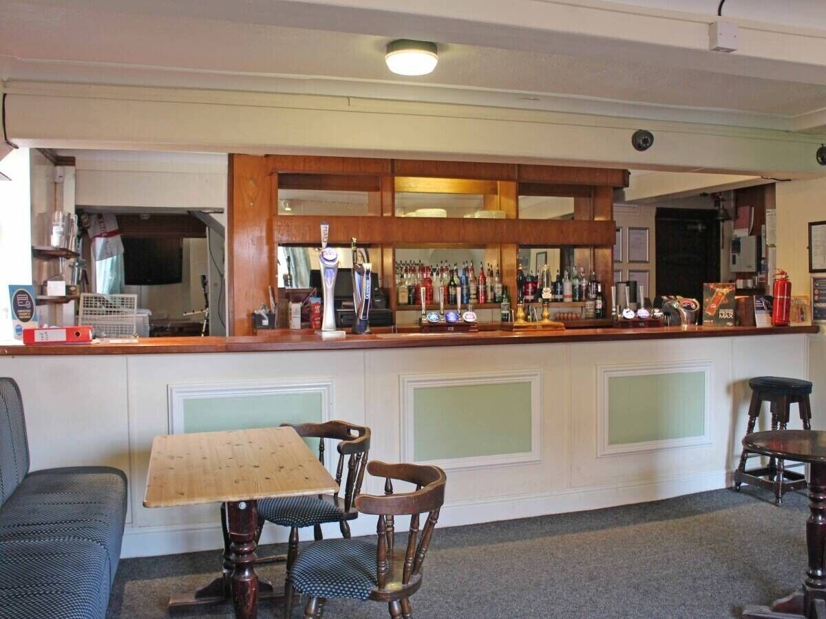 Five-Bedroom Pub in Nottinghamshire, Perfect for Transformation, Close to Newark Centre Photo 3