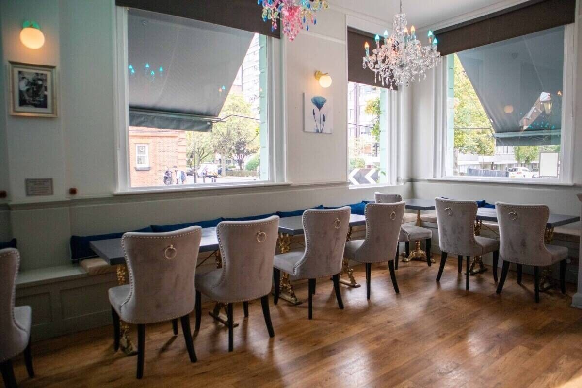 Prime London Gastropub and Hotel Freehold Opportunity for Sale Photo 3