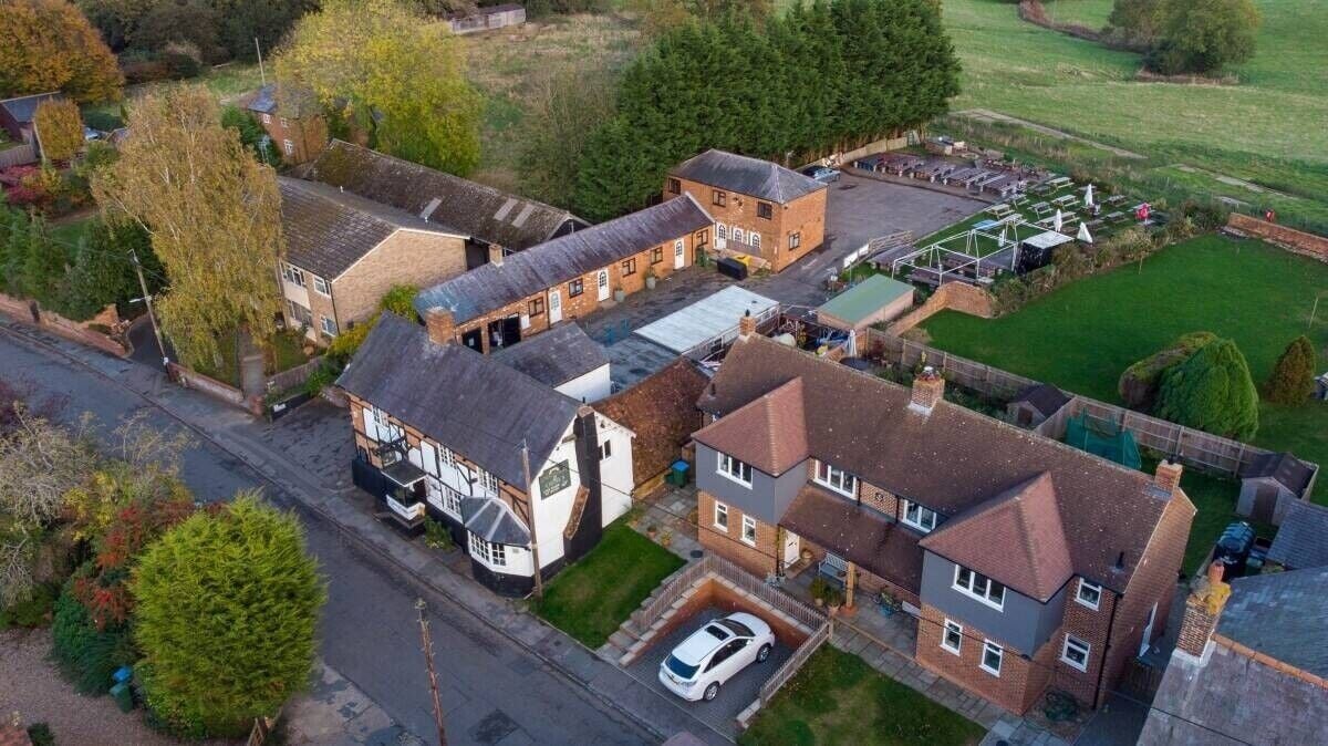 Freehold Village Pub in Milton Keynes, Buckinghamshire - Great Development Potential Photo 3