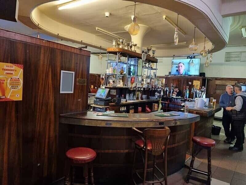 High Yielding Glasgow Public House with Long-Term Tenant for Sale Photo 3