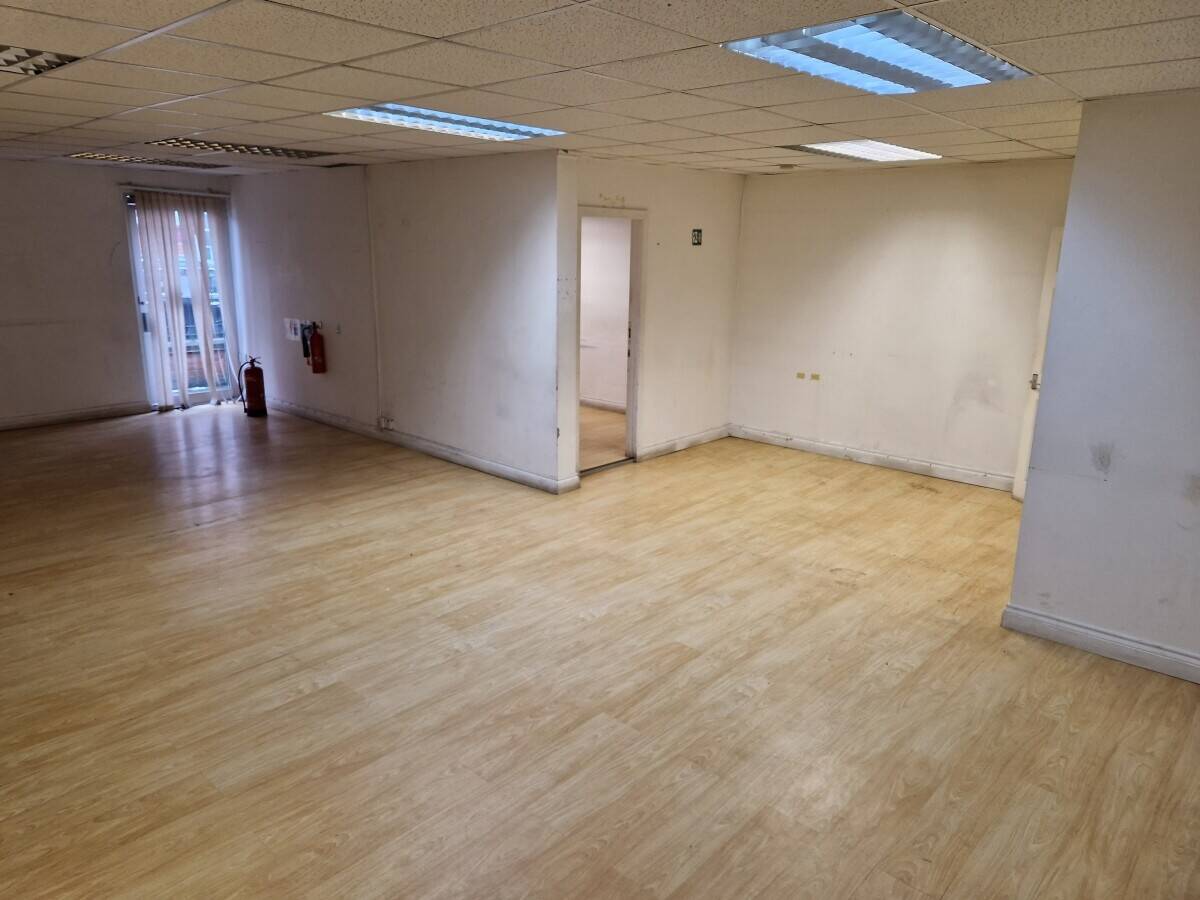 Rent a Versatile Commercial Unit in Leicester, Ideal for Offices, Workshops, and More Photo 2