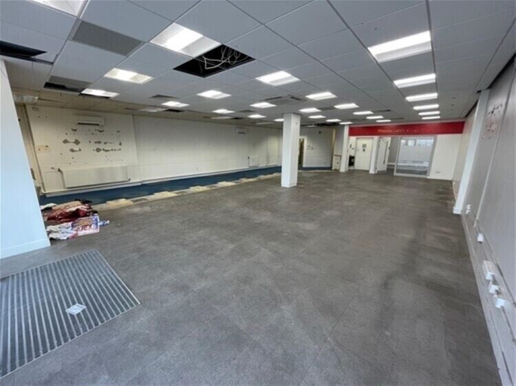 Secure Prime Retail Space in the Heart of Barnstaple, High Footfall Area with Parking Photo 3