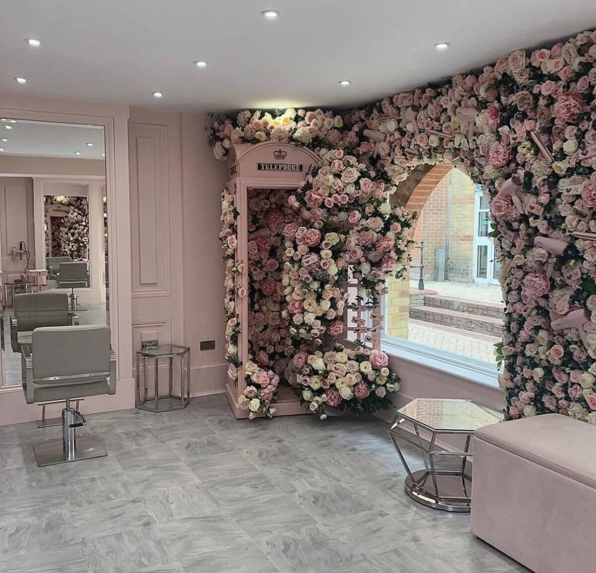 Rent Award-Winning, Fully Fitted Salon in South Woodham Ferrers Essex Photo 3