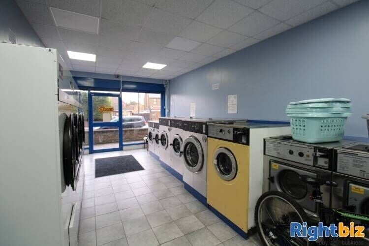 Prime Commercial Freehold Shop & 2-Bedroom Maisonette in Luton High Street, Ideal for Class E & A1/ Photo 3