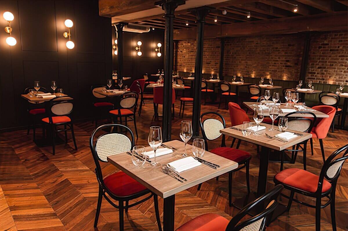 Turnkey Restaurant Ready for Lease in Wandsworth, Fully Fitted and Furnished Photo 3