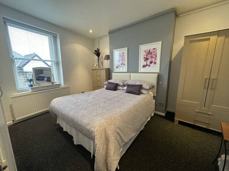 Dual Income Commercial Property with Apartment in Buxton, Near Peak District Photo 3