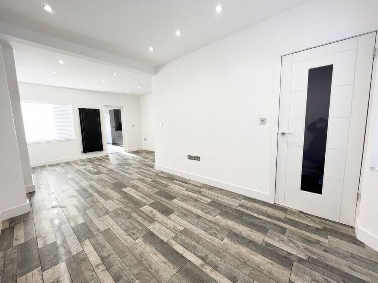 Modern 3-Bed Semi-Detached Property, Newly Renovated in Queniborough LE7 Photo 3