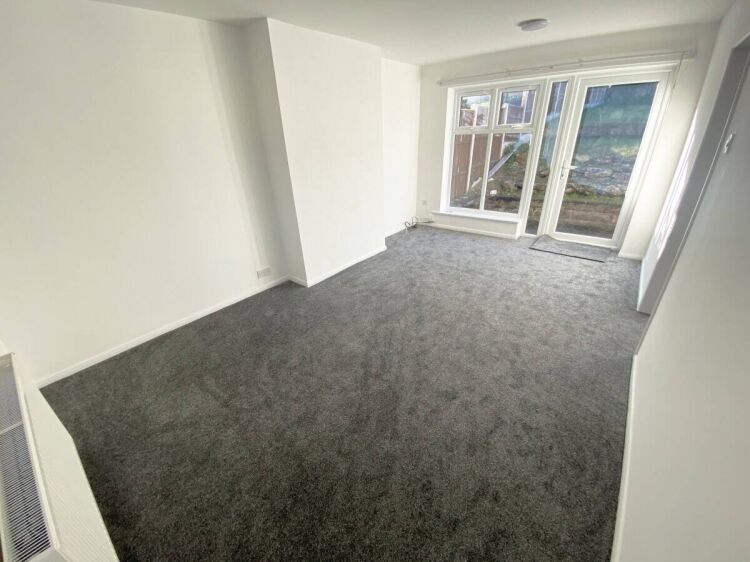 Renovated 5-Bedroom Semi-Detached Property in Desirable Oadby, Leicester LE2 Kendrick Drive Photo 3