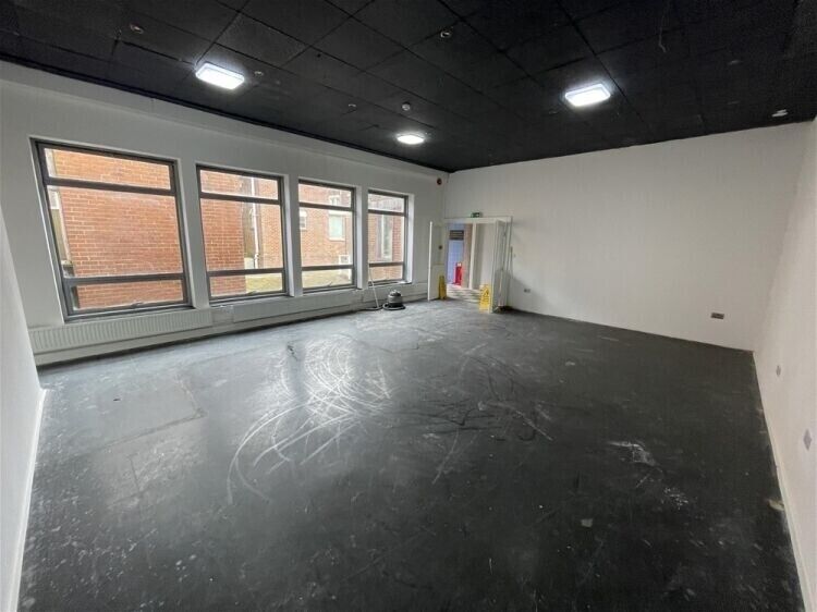 Large Offices To Let For Sale in Newton Abbot Photo 2
