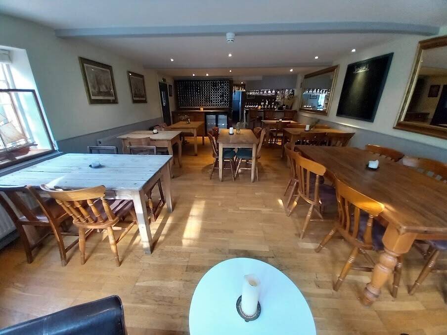Historic 17th Century Oxfordshire Village Pub with Accommodation and Gardens for Sale Photo 4