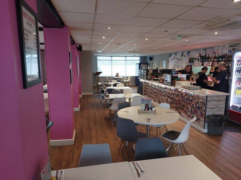 Roadside American Diner / Showroom with Ample Parking Available for Rent Near York Photo 3