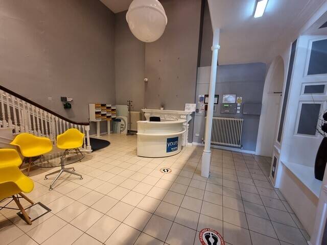 COFFEE SHOP SANDWICH BAR TEA ROOM OPPORTUNITY FOR LET IN PRESTIGEOUS BUILDING Approx. 480 Sq. Ft. Photo 3