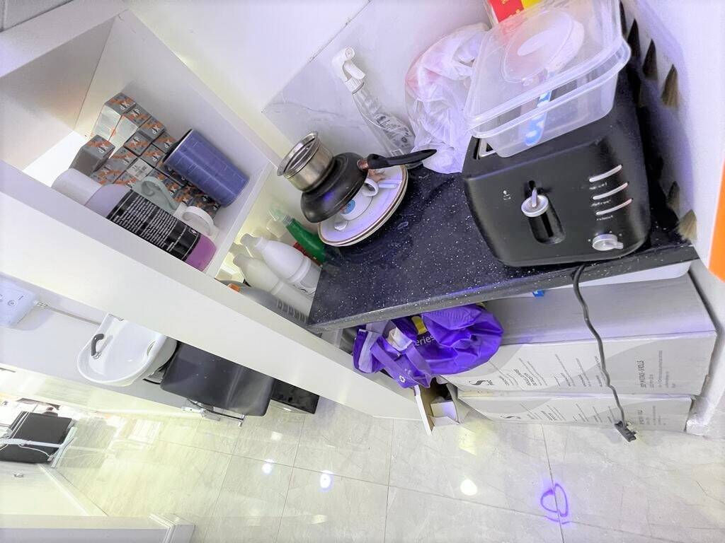 Prime Retail Space Available Near Canning Town, Ideal for Various Businesses Photo 3